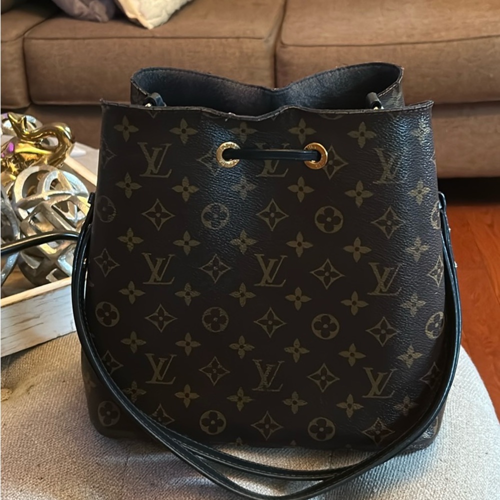 LOUIS VUITTON Monogram Neonoe MM in Black - Picture 3 of 15